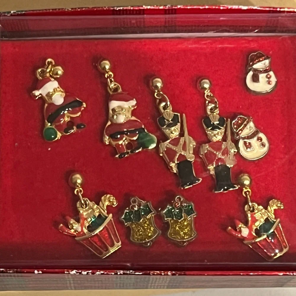 Vintage Gold Tone & Enamel Christmas Holiday Earrings 5 Pair‎ Original Box Retro